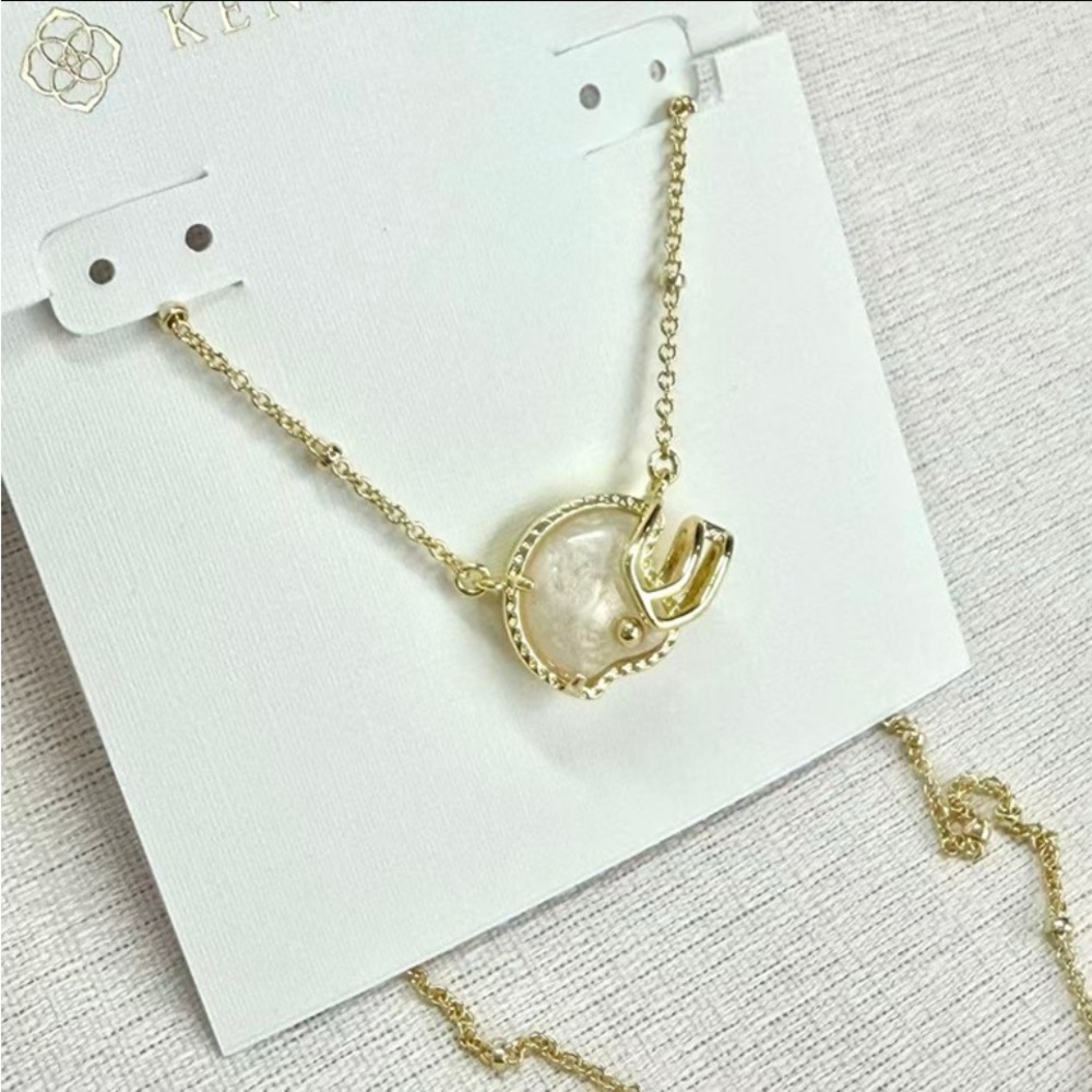 KENDRA SCOTT Mother-of-Pearl & 14k Football Helmet Gold Pendant Necklace NEW NWT - Picture 4 of 6